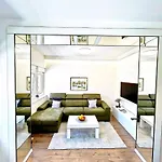 Luxapart Titova Centar Free Garage アパート サラエヴォ